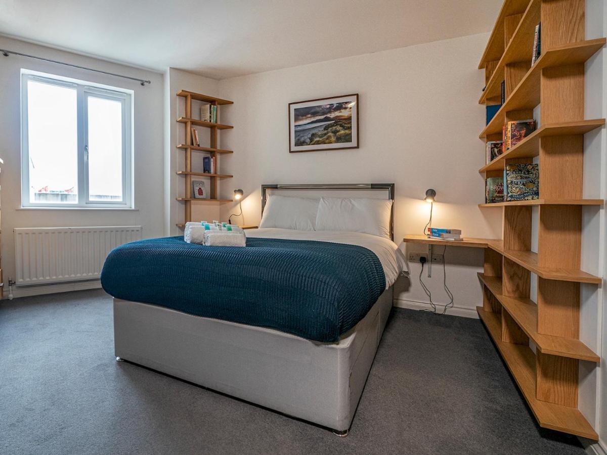 Stunning 2br Penthouse Loft In Cathedral Quarter *