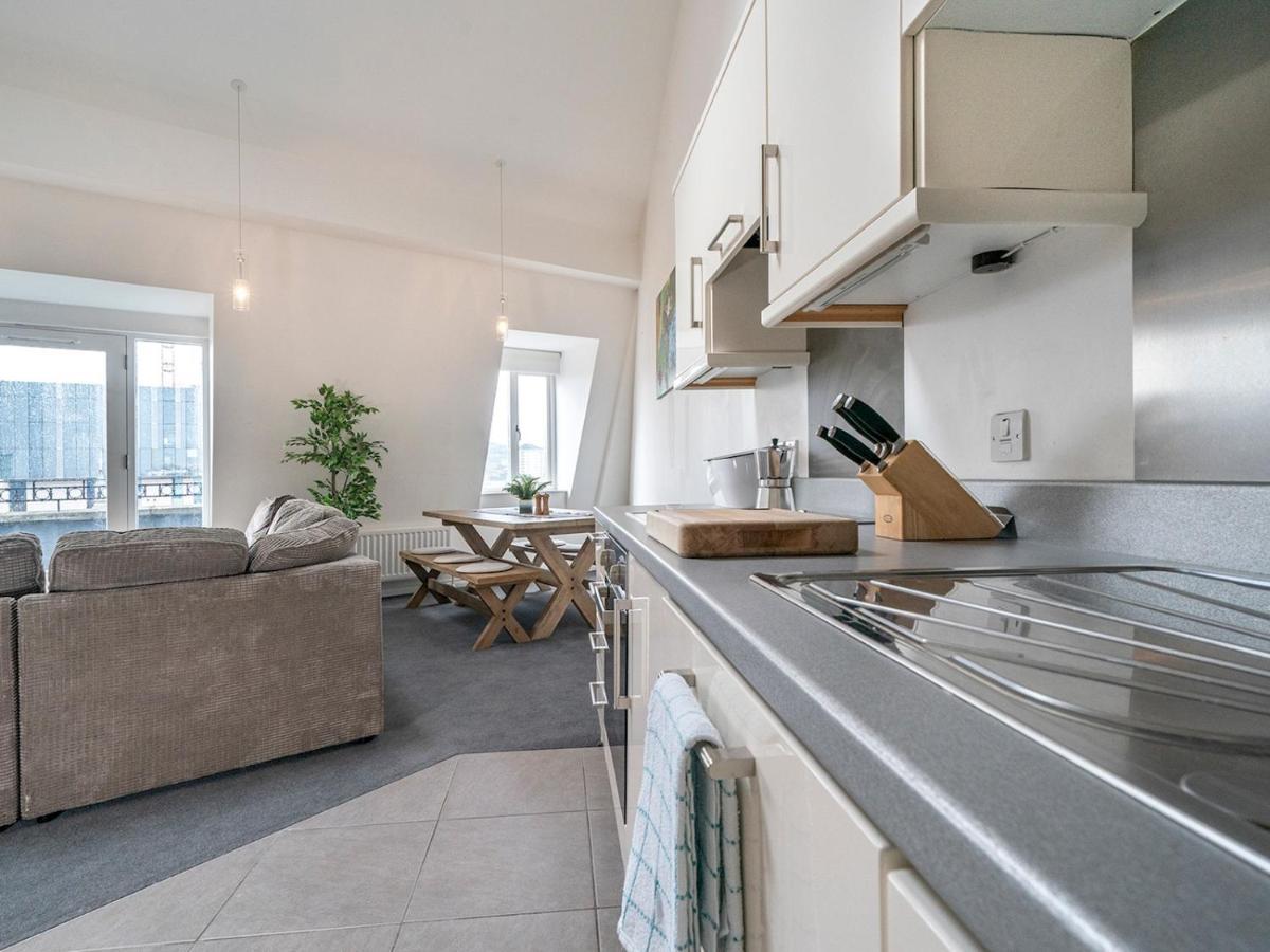 Stunning 2br Penthouse Loft In Cathedral Quarter *